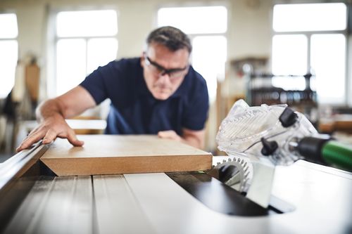 Ferăstrău circular cu masă TKS 80 EBS